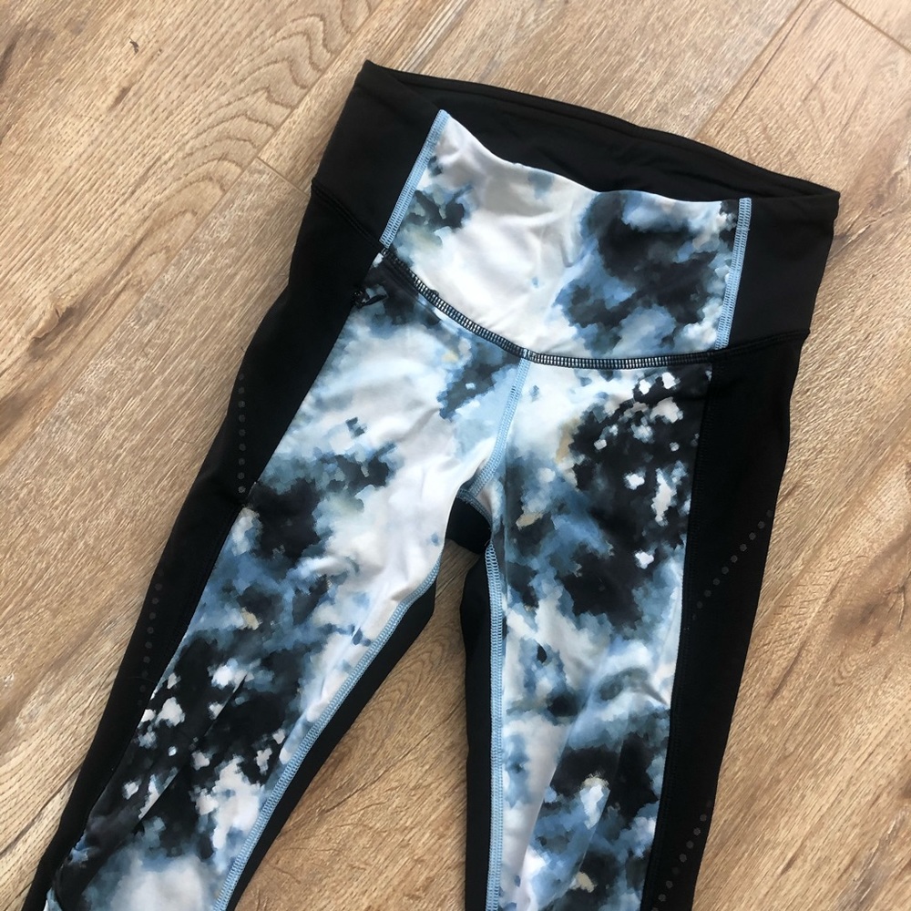 Lululemon Blue Patterned Crop Leggings - Picture 2 of 4